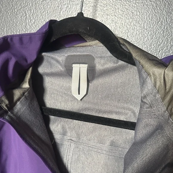 Arc'teryx Deep Purple Outdoor Jacket stingray size M